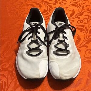 Nike Flex Control 4 - White/Black; LIKE NEW - Size 11.5
